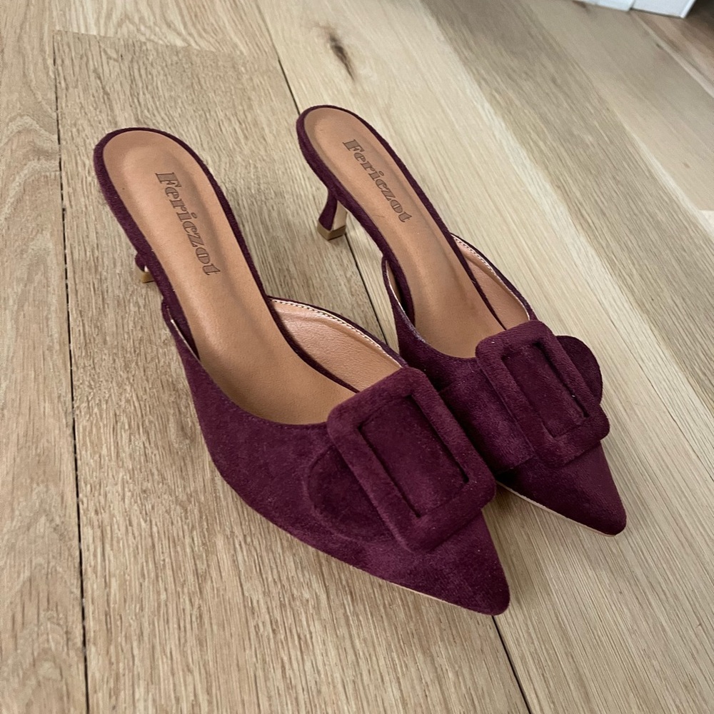 Kitten heel slides